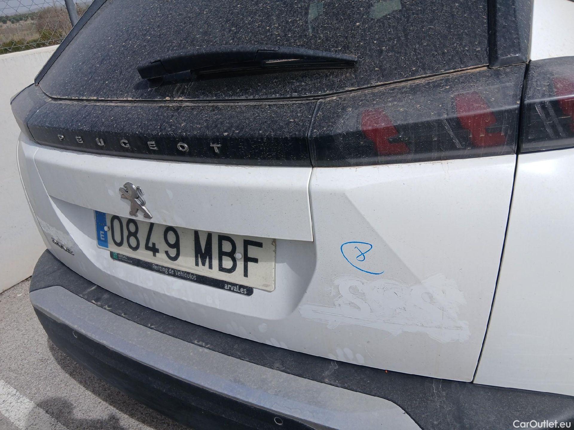  Peugeot  2008 PEUGEOT  / 2019 / 5P / todoterreno Allure BlueHDI 81kW (110CV) #14