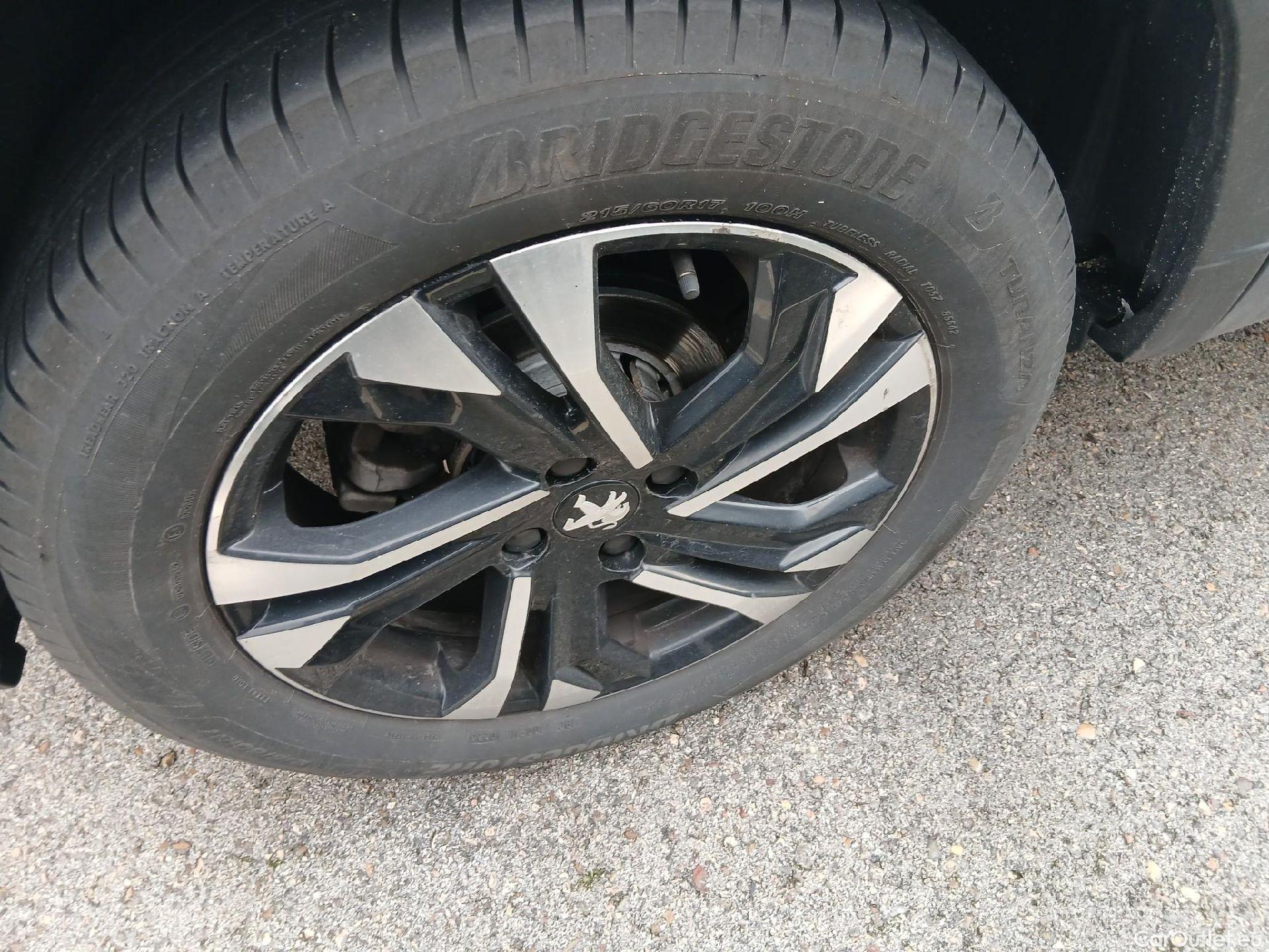  Peugeot  2008 PEUGEOT  / 2019 / 5P / todoterreno Allure BlueHDI 81kW (110CV) #4