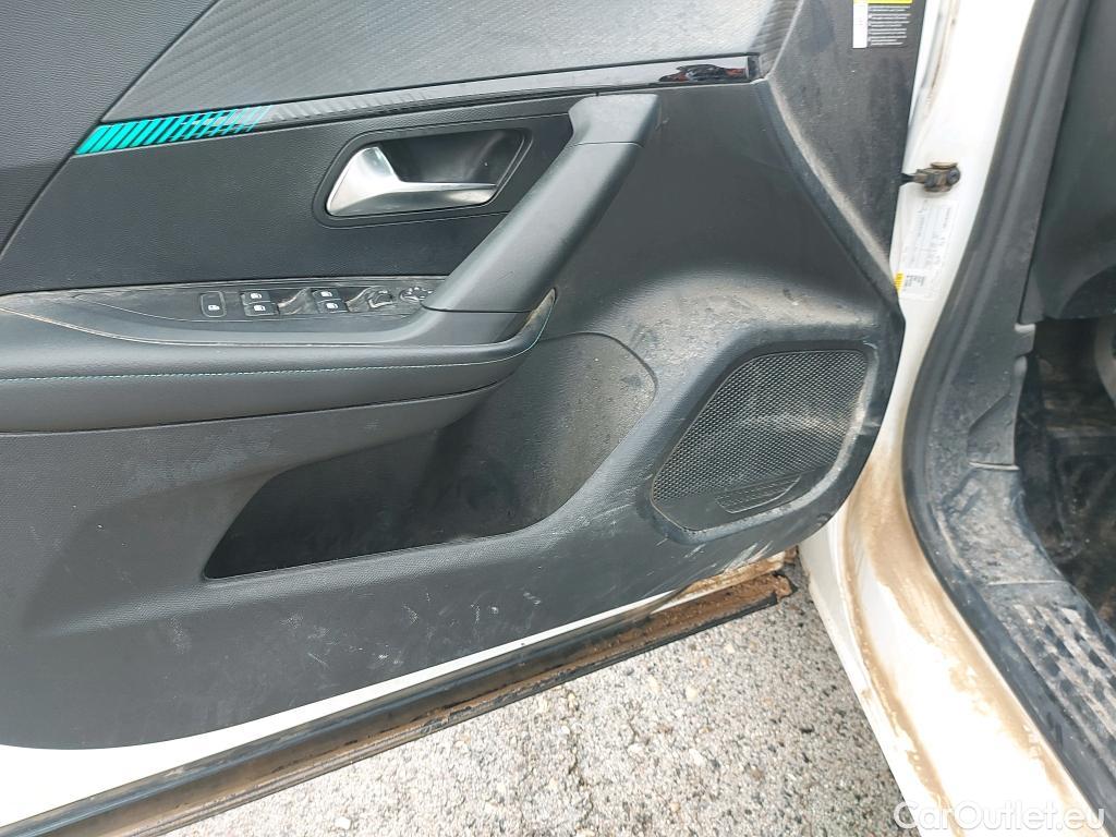  Peugeot  2008 PEUGEOT  / 2019 / 5P / todoterreno Allure BlueHDI 81kW (110CV) #11