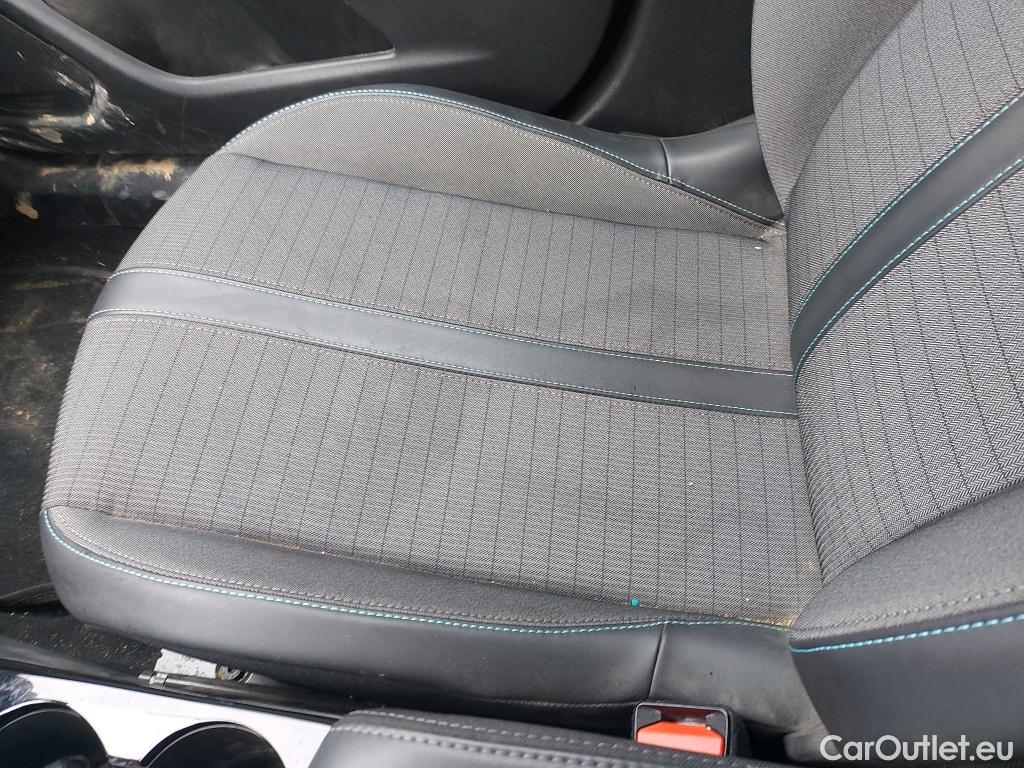  Peugeot  2008 PEUGEOT  / 2019 / 5P / todoterreno Allure BlueHDI 81kW (110CV) #6