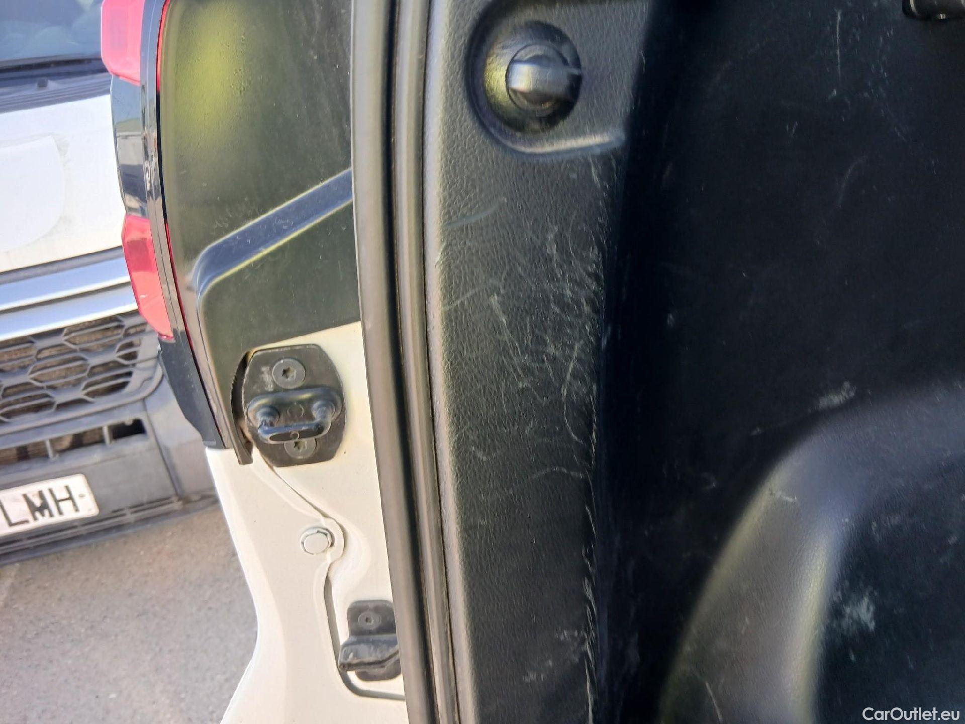  Toyota  Land Cruiser TOYOTA  / 2017 / 3P / todoterreno 2.8 D-4D GX #36