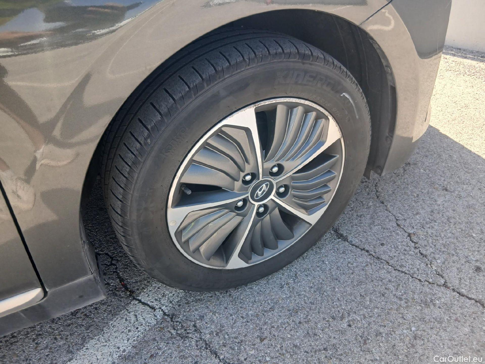  Hyundai   Ioniq HYUNDAI / 2019 / 5P / berlina con portón 1.6 GDI PHEV Klass DCT #20