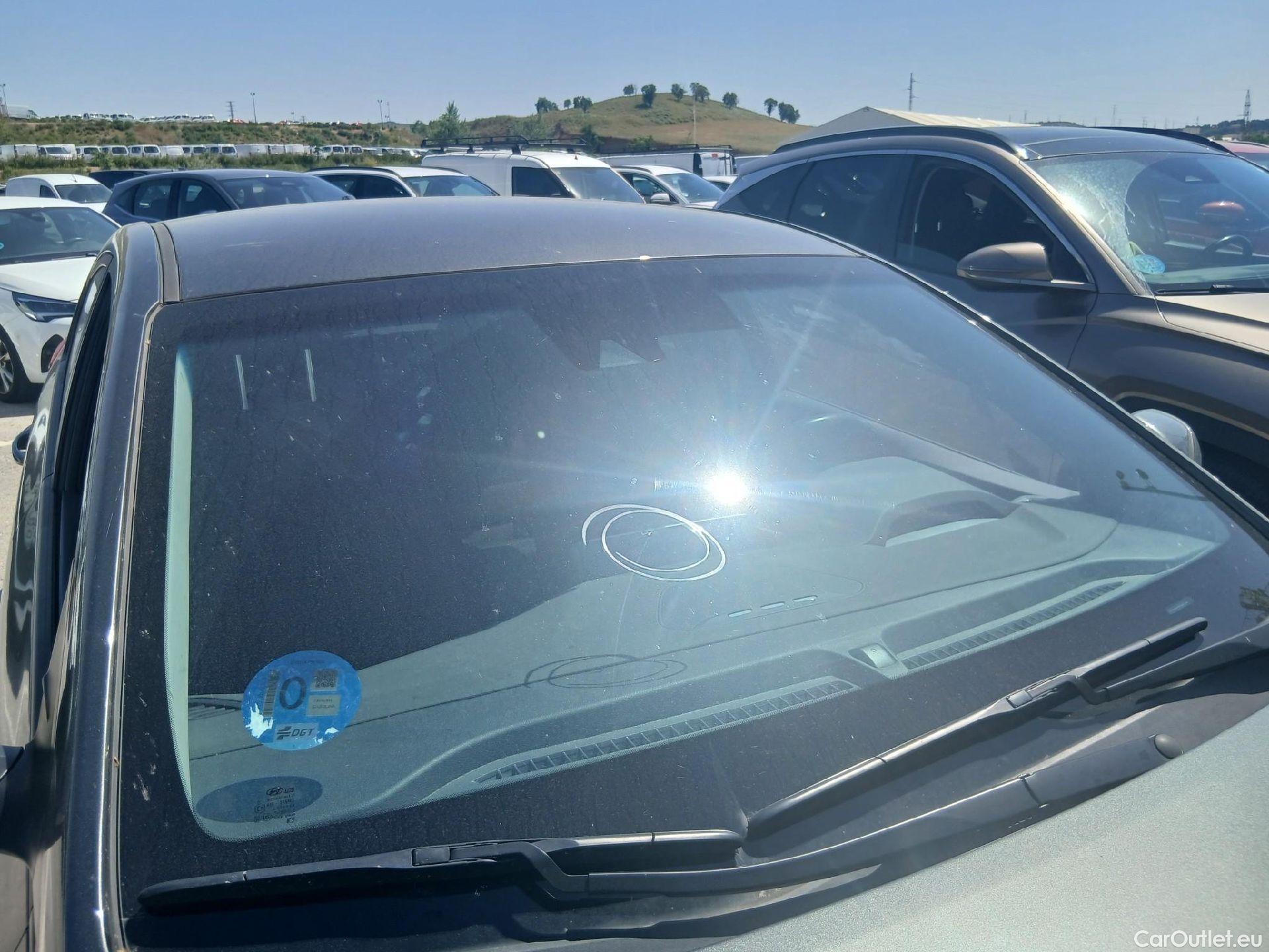  Hyundai   Ioniq HYUNDAI / 2019 / 5P / berlina con portón 1.6 GDI PHEV Klass DCT #3