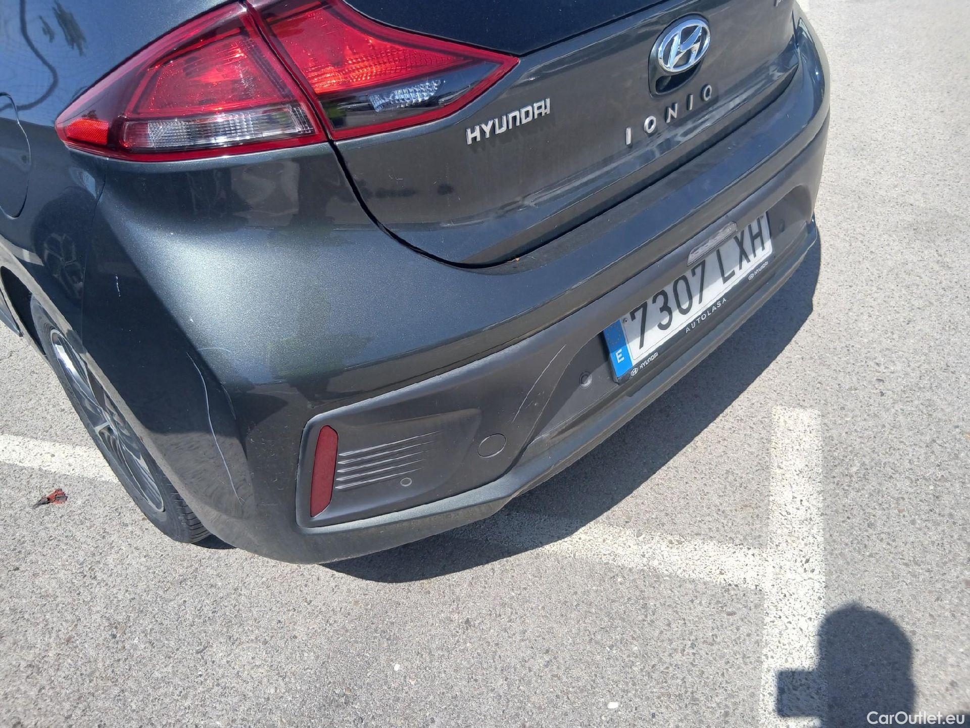  Hyundai   Ioniq HYUNDAI / 2019 / 5P / berlina con portón 1.6 GDI PHEV Klass DCT #14