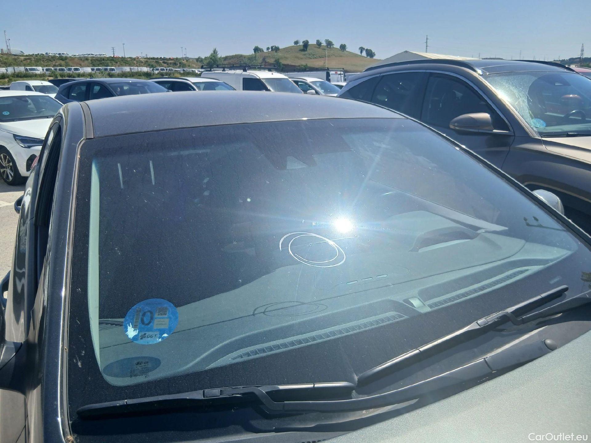  Hyundai   Ioniq HYUNDAI / 2019 / 5P / berlina con portón 1.6 GDI PHEV Klass DCT #4