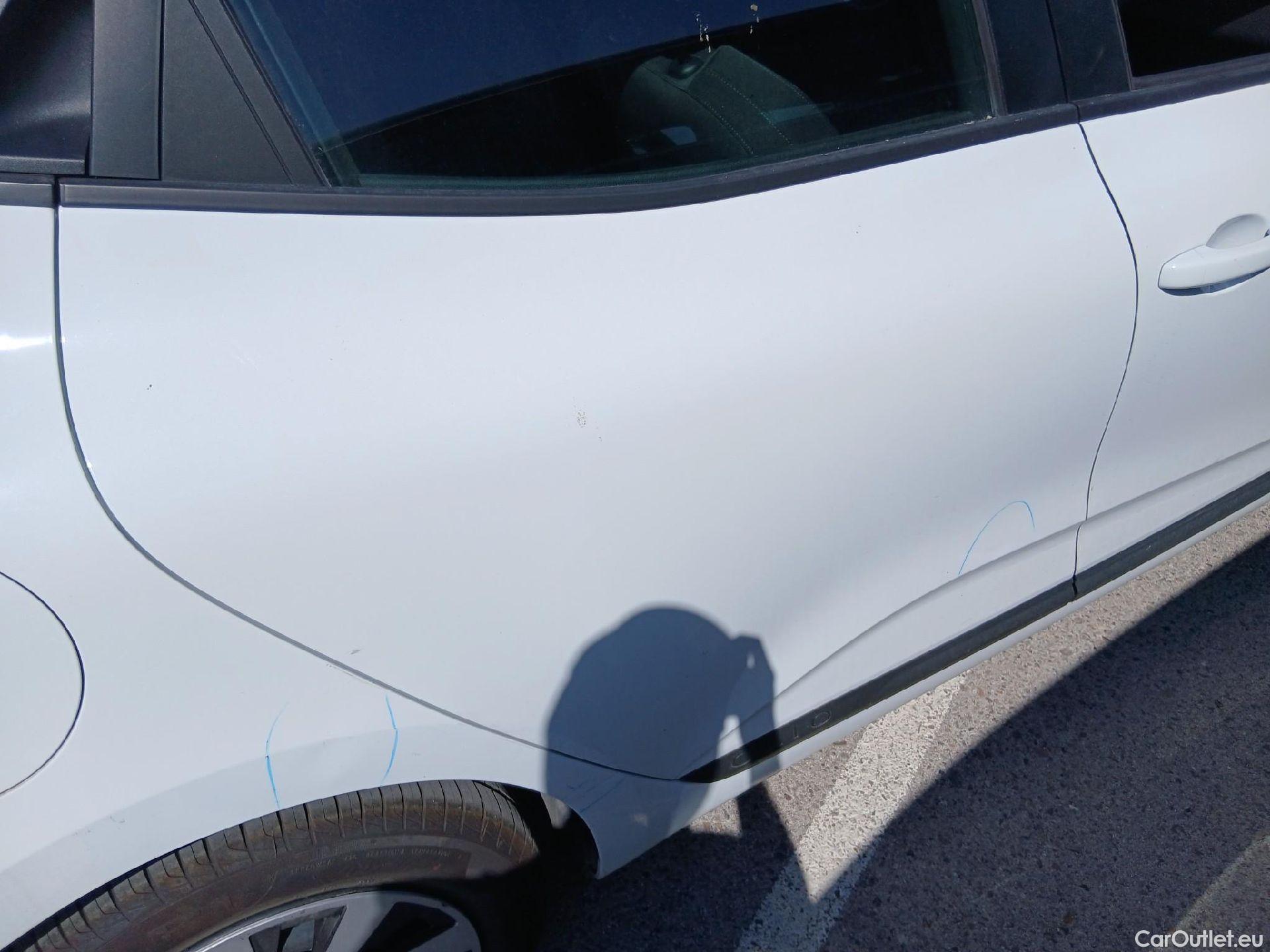  Renault  Clio RENAULT  / 2019 / 5P / berlina con portón Equilibre Blue dCi 74kW (100CV) #32
