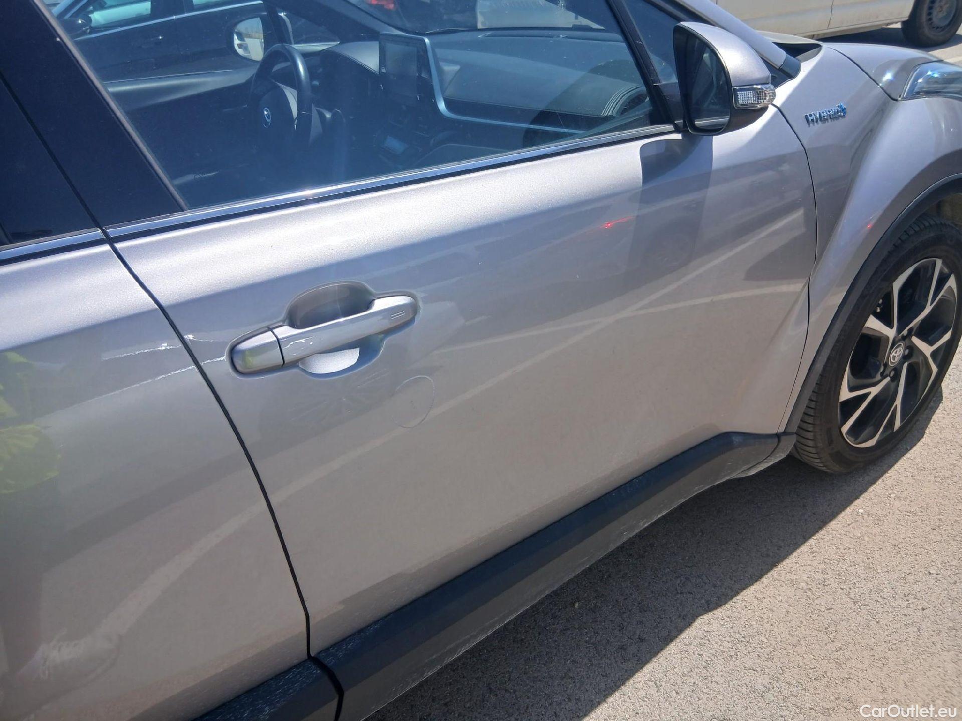  Toyota  C-HR TOYOTA  / 2019 / 5P / todoterreno 2.0 180H Advance #28