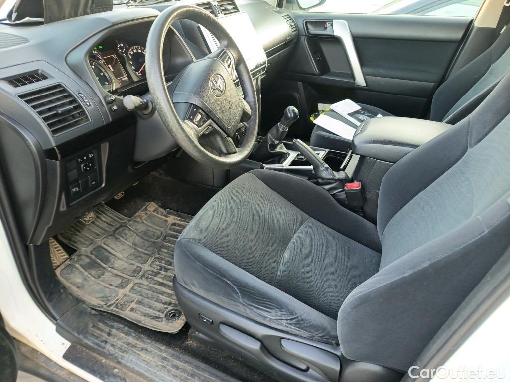 Toyota  Land Cruiser TOYOTA  / 2017 / 5P / todoterreno 2.8 D-4D GX #22