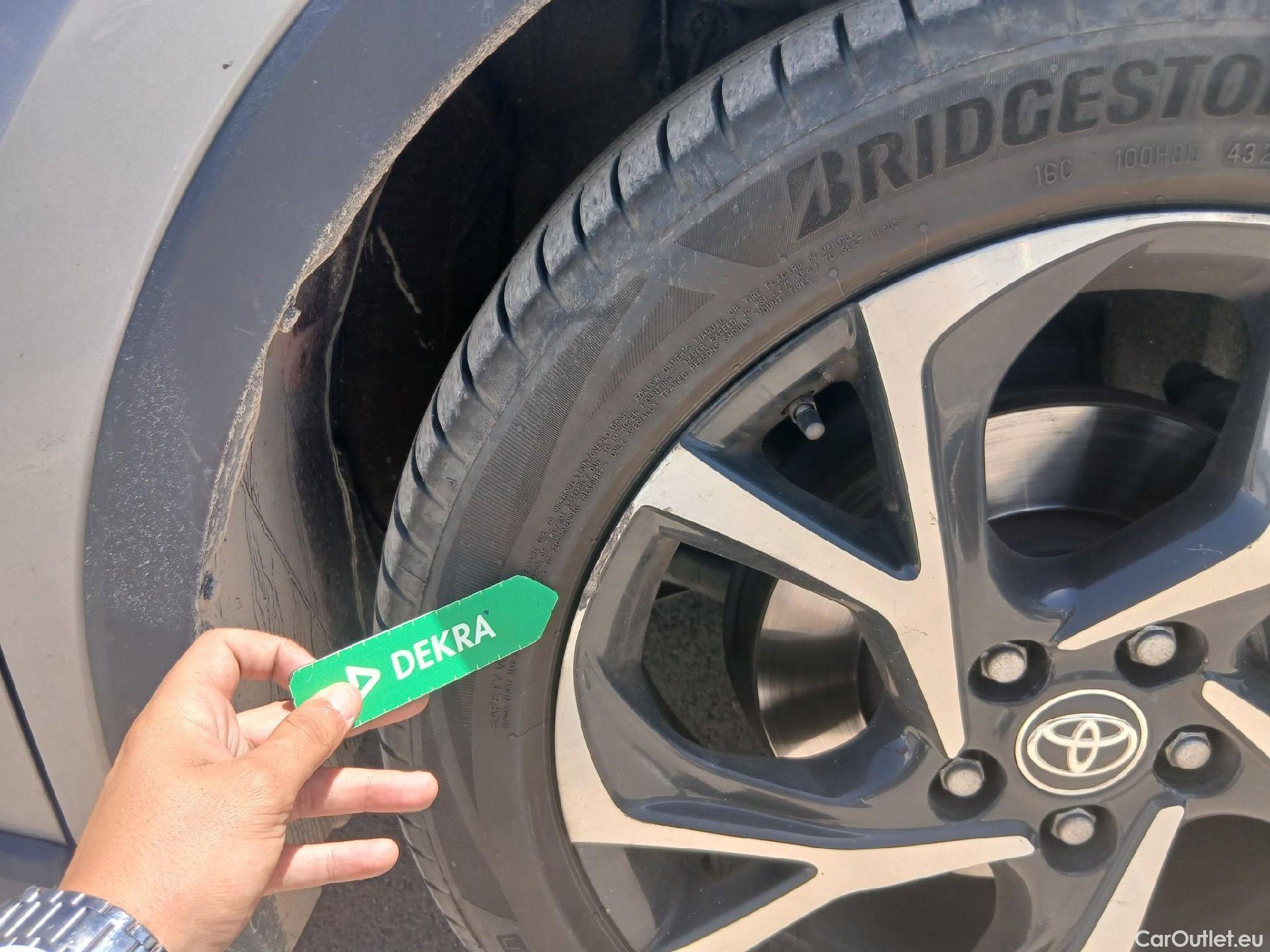  Toyota  C-HR TOYOTA  / 2019 / 5P / todoterreno 2.0 180H Advance #20