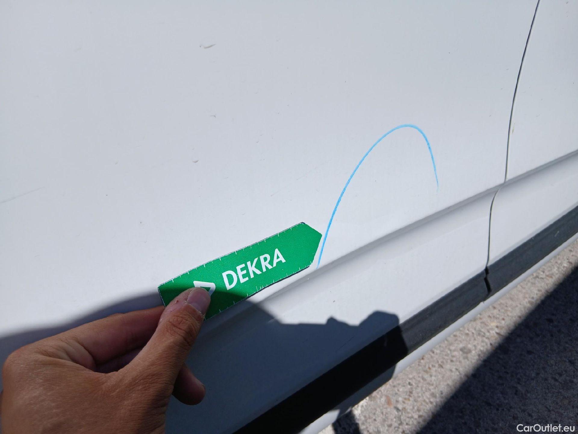  Renault  Clio RENAULT  / 2019 / 5P / berlina con portón Equilibre Blue dCi 74kW (100CV) #31