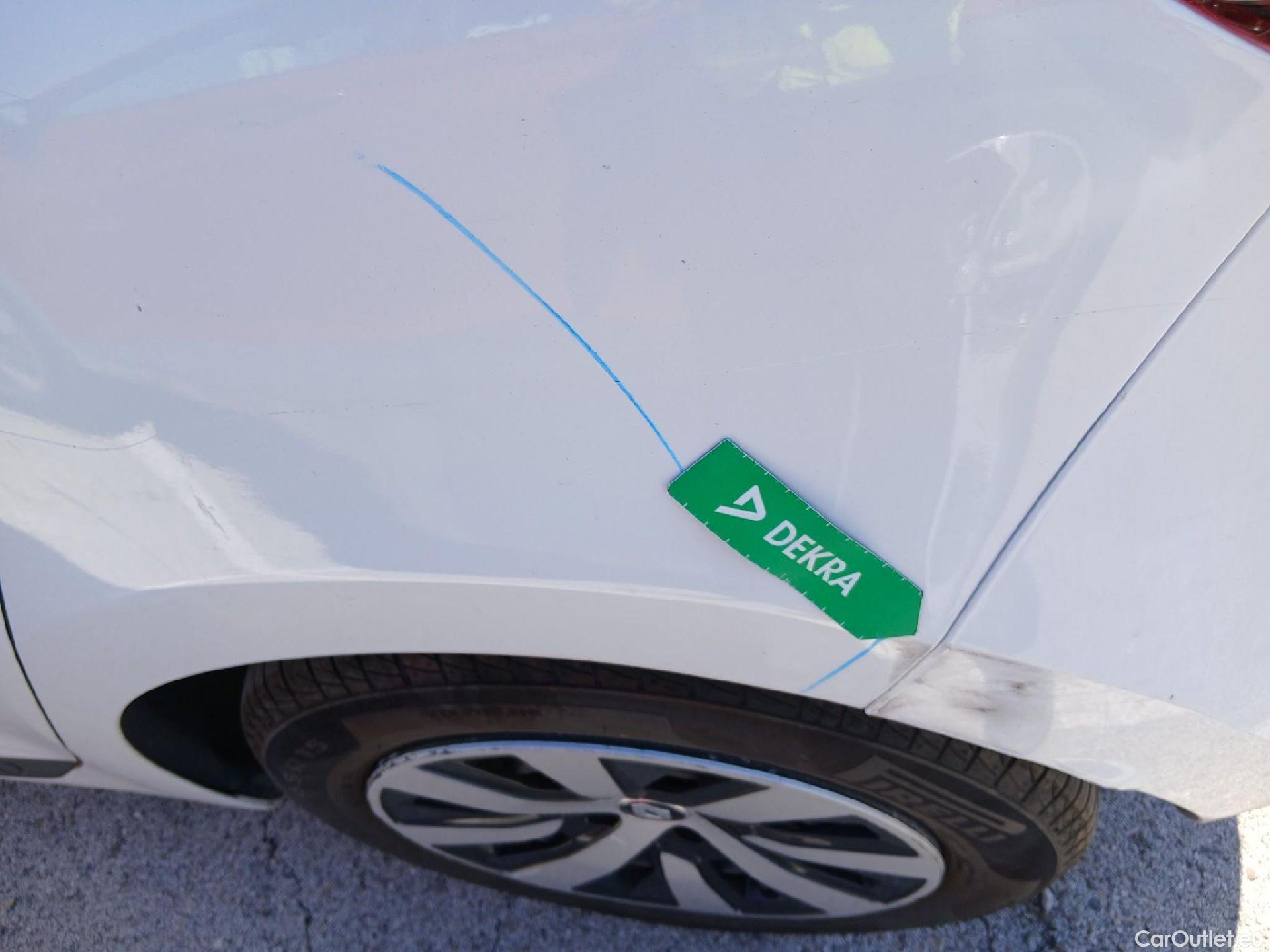  Renault  Clio RENAULT  / 2019 / 5P / berlina con portón Equilibre Blue dCi 74kW (100CV) #22