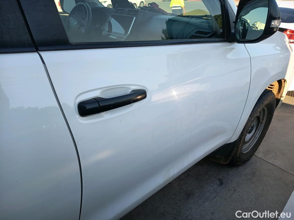  Toyota  Land Cruiser TOYOTA  / 2017 / 5P / todoterreno 2.8 D-4D GX #12
