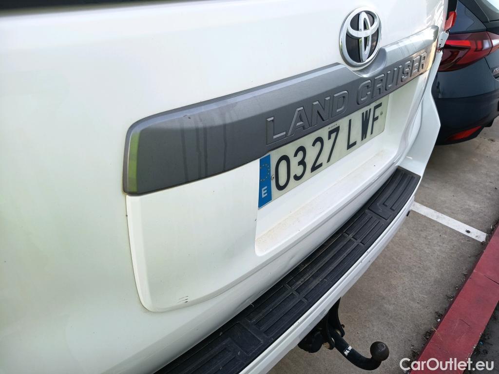  Toyota  Land Cruiser TOYOTA  / 2017 / 5P / todoterreno 2.8 D-4D GX #32