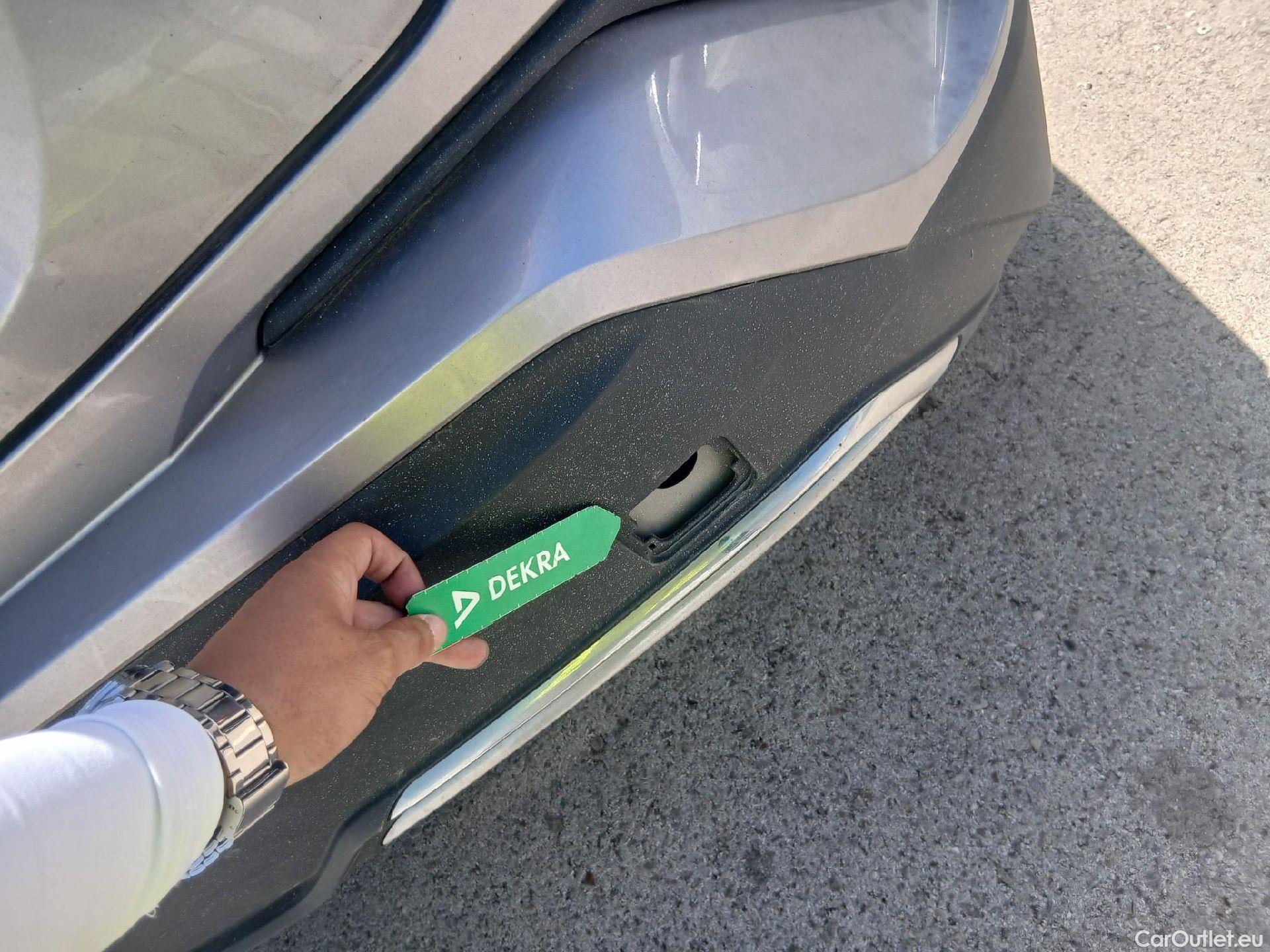  Toyota  C-HR TOYOTA  / 2019 / 5P / todoterreno 2.0 180H Advance #16