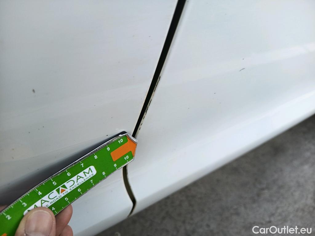  Toyota  Land Cruiser TOYOTA  / 2017 / 5P / todoterreno 2.8 D-4D GX #13