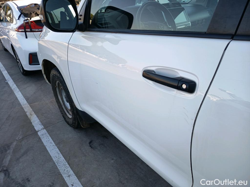  Toyota  Land Cruiser TOYOTA  / 2017 / 5P / todoterreno 2.8 D-4D GX #14
