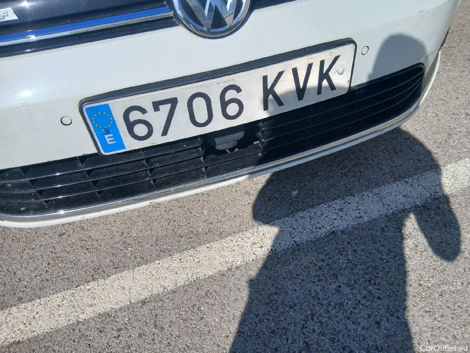  Volkswagen  Golf  VOLKSWAGEN / 2016 / 5P / berlina con portón e-ePower 110 kW (136CV) #4