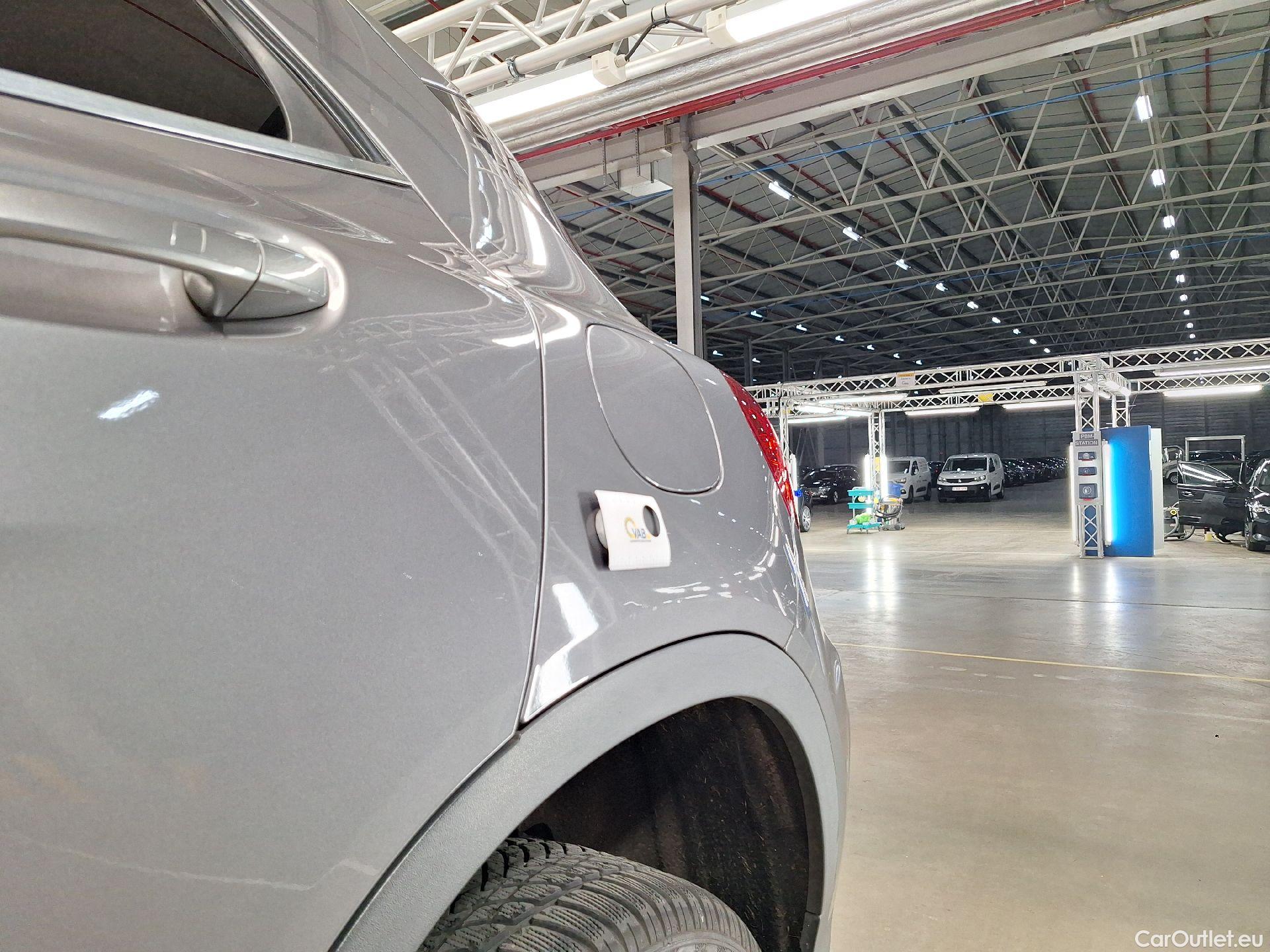  Mercedes  GLA Mercedes,  FL'17, Mercedes-Benz   200 5d #32