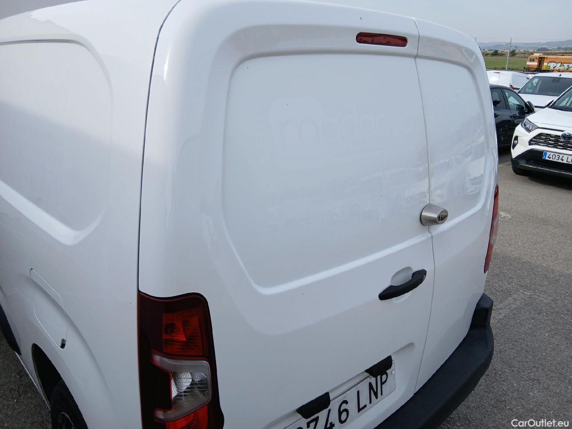  Peugeot  Partner PEUGEOT  / 2018 / 3P / furgón derivado de turismo Pro Standard 600kg BlueHDi 73kW (AC) #15