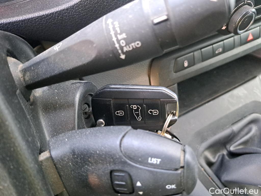  Peugeot  Expert PEUGEOT  / 2016 / 4P / furgón Furgón Premium 1.5 BlueHDi 100 Standard #8