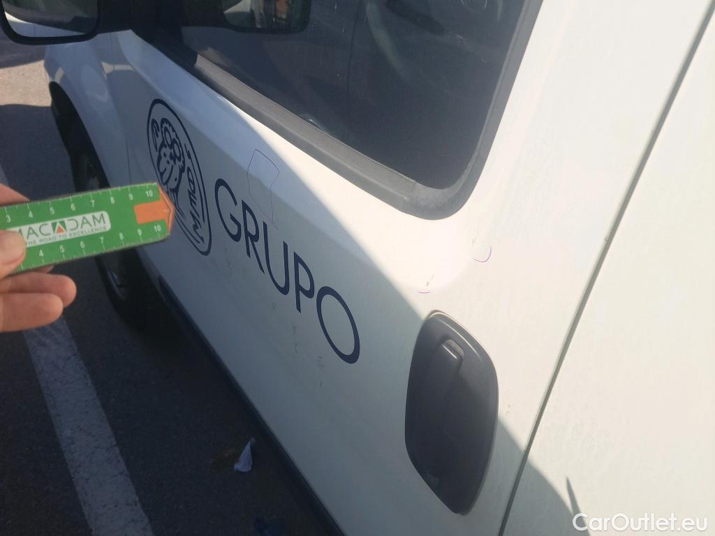  Fiat  Fiorino FIAT  / 2016 / 3P / furgón derivado de turismo Cargo Base 1.4 Natural Power 51kW (70CV) #12