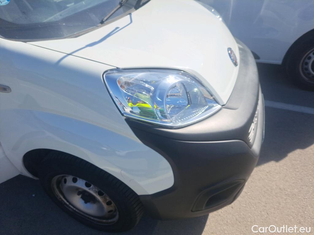  Fiat  Fiorino FIAT  / 2016 / 3P / furgón derivado de turismo Cargo Base 1.4 Natural Power 51kW (70CV) #62