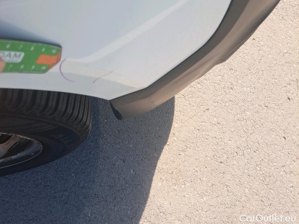  Fiat  Fiorino FIAT  / 2016 / 3P / furgón derivado de turismo Cargo Base 1.4 Natural Power 51kW (70CV) #50