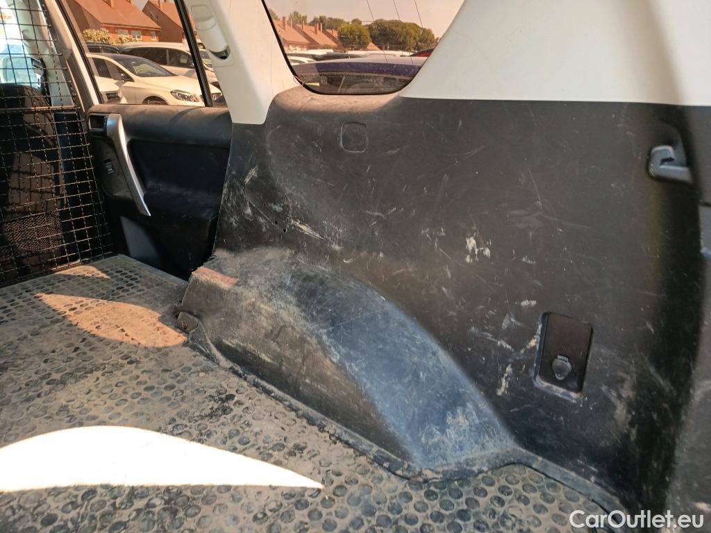  Toyota  Land Cruiser TOYOTA  / 5P / 2.8 177 CV 5 PUERTAS Y 2 PLAZAS  #28