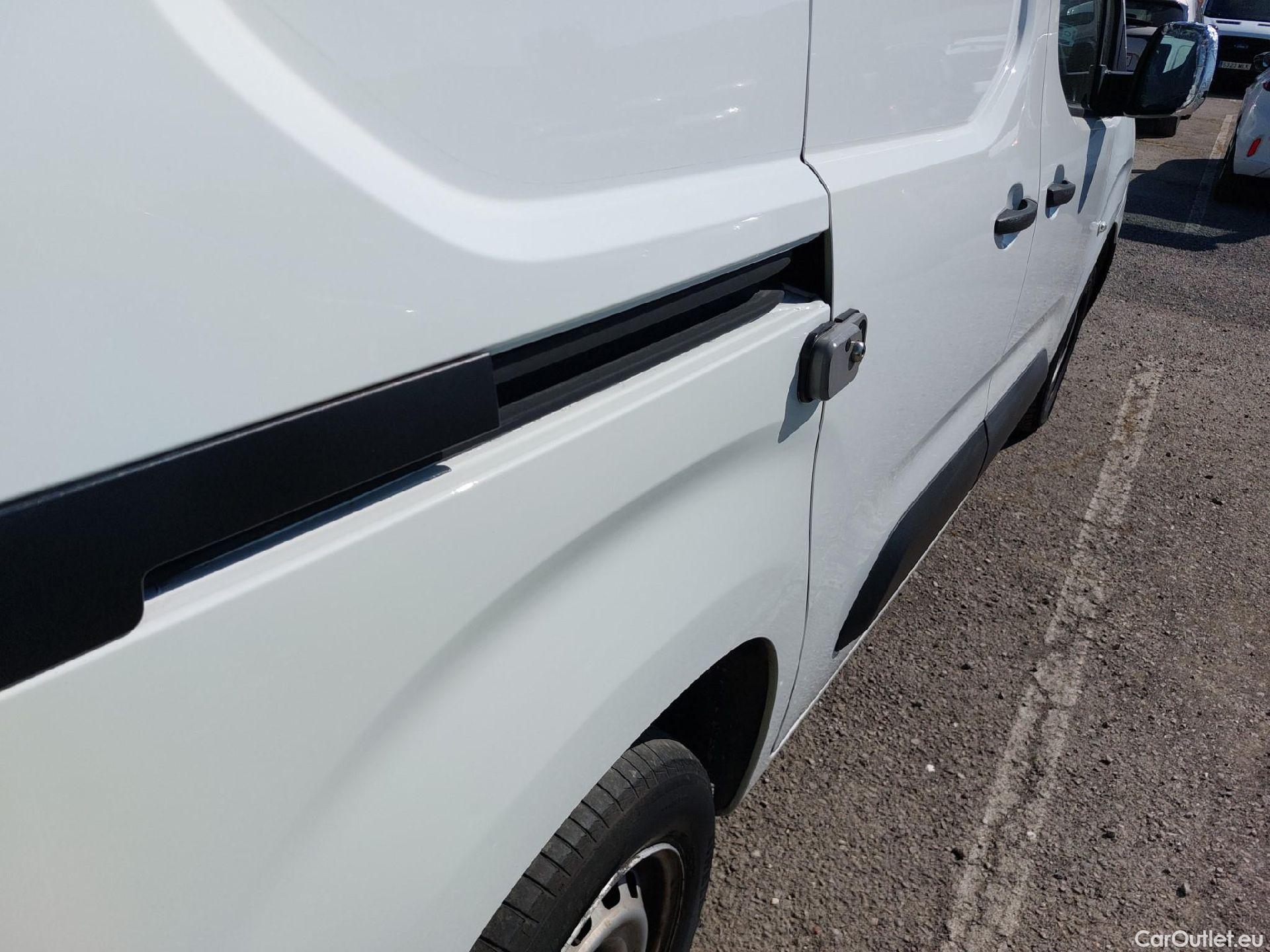  Peugeot  Partner PEUGEOT  / 3P / Pro Standard 600kg BlueHDi 100 CV #17