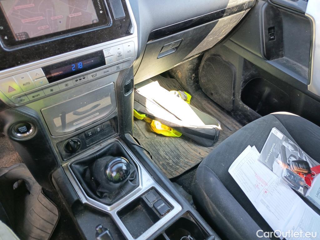  Toyota  Land Cruiser TOYOTA  / 5P / 2.8 177 CV 5 PUERTAS Y 2 PLAZAS  #15