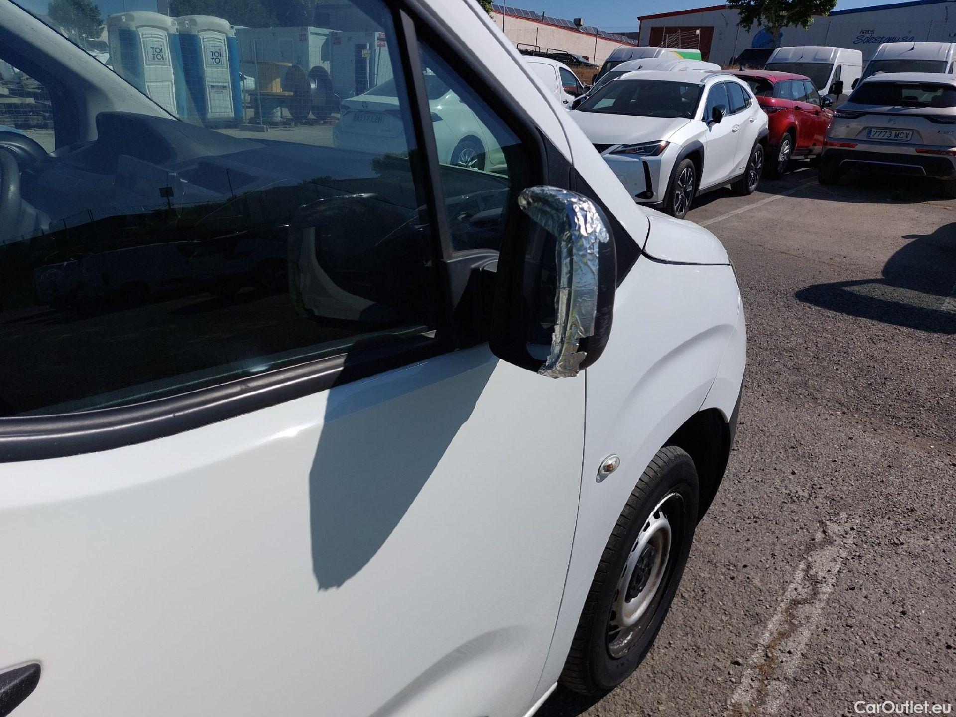  Peugeot  Partner PEUGEOT  / 3P / Pro Standard 600kg BlueHDi 100 CV #23