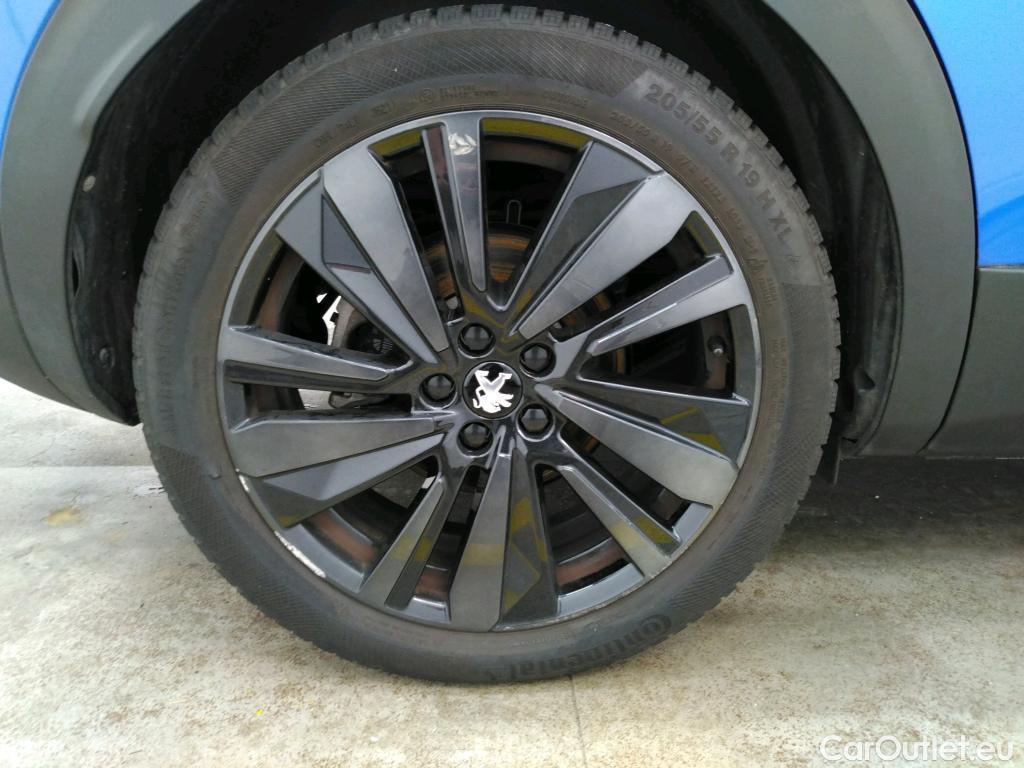  Peugeot  3008 PEUGEOT  / 2020 / 5P / SUV 1.6 HYBRID4 300 E-EAT8 GT #9