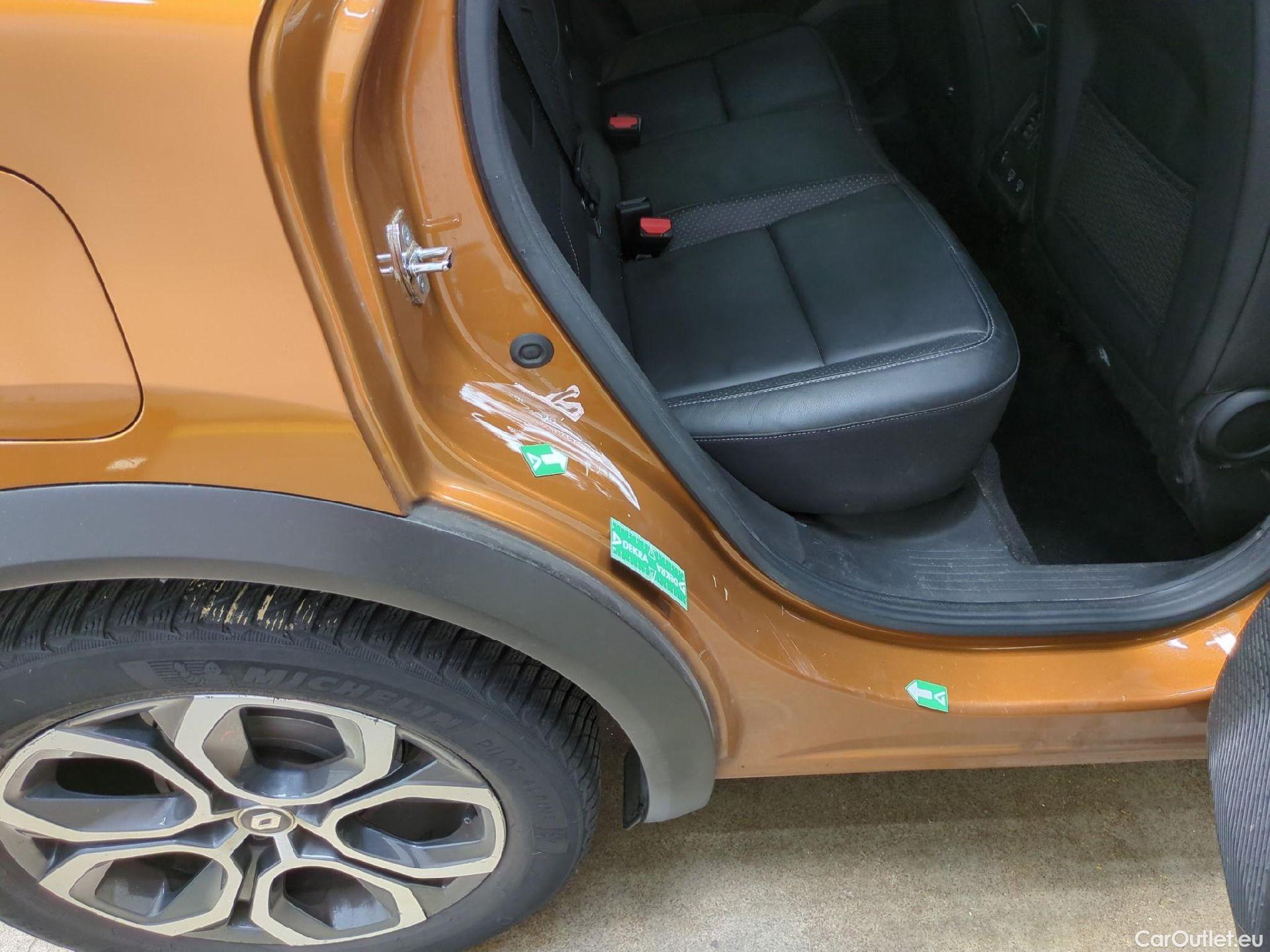  Renault  Captur RENAULT  / 2019 / 5P / SUV Intens TCe 140 EDC FAP -21 #2