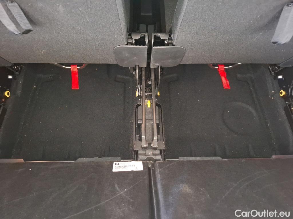  Peugeot  5008  Active Pack 1.5 HDi 130CV BVA8 7 Sieges E6d #45