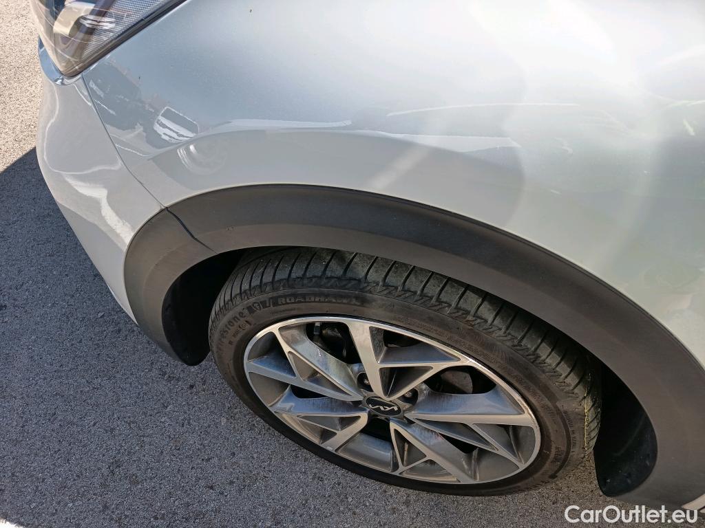  KIA  Niro KIA  / 2019 / 5P / crossover 1.6 GDi HEV 104kW (141CV) Emotion #9