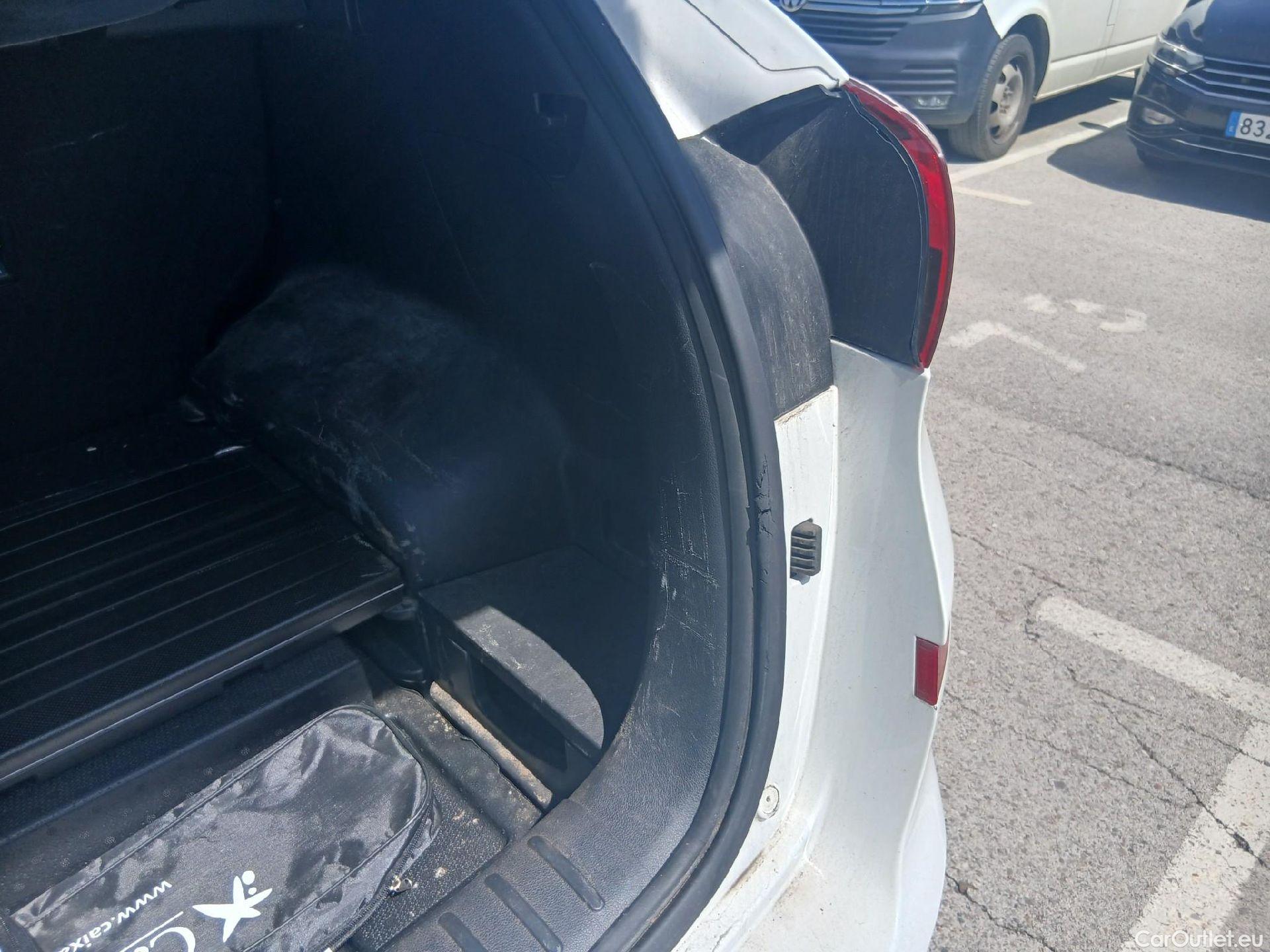  Hyundai  Tucson HYUNDAI  / 2018 / 5P / todoterreno 1.6 CRDI 85kW (116CV) 48V SLE 4X2(SP)(SL) #47