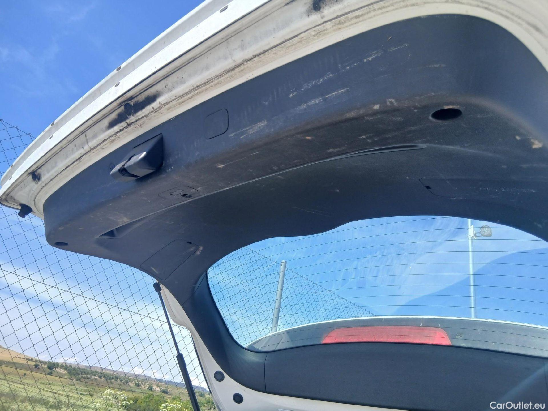  Hyundai  Tucson HYUNDAI  / 2018 / 5P / todoterreno 1.6 CRDI 85kW (116CV) 48V SLE 4X2(SP)(SL) #40