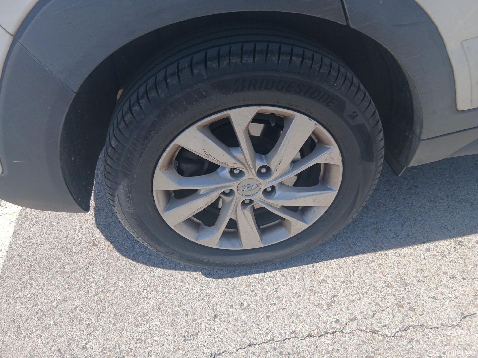  Hyundai  Tucson HYUNDAI  / 2018 / 5P / todoterreno 1.6 CRDI 85kW (116CV) 48V SLE 4X2(SP)(SL) #26
