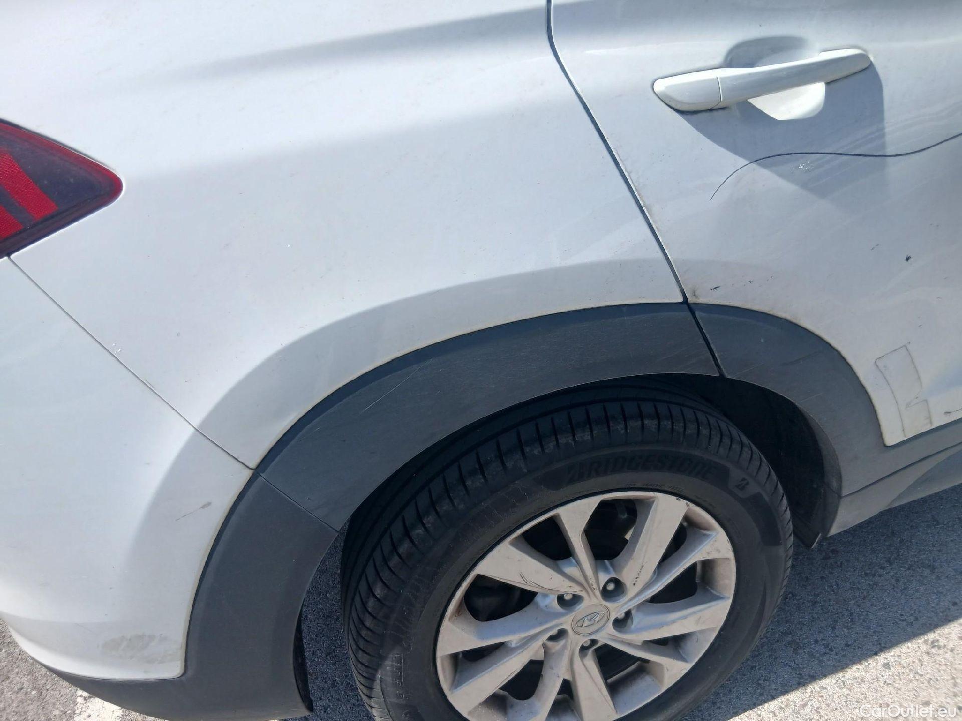  Hyundai  Tucson HYUNDAI  / 2018 / 5P / todoterreno 1.6 CRDI 85kW (116CV) 48V SLE 4X2(SP)(SL) #21