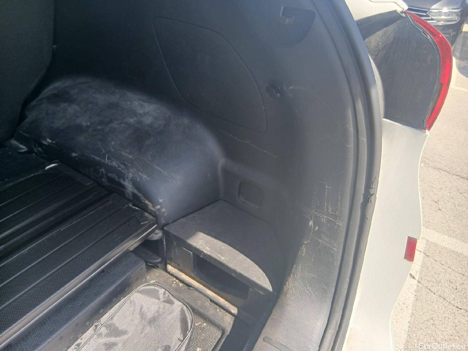  Hyundai  Tucson HYUNDAI  / 2018 / 5P / todoterreno 1.6 CRDI 85kW (116CV) 48V SLE 4X2(SP)(SL) #45