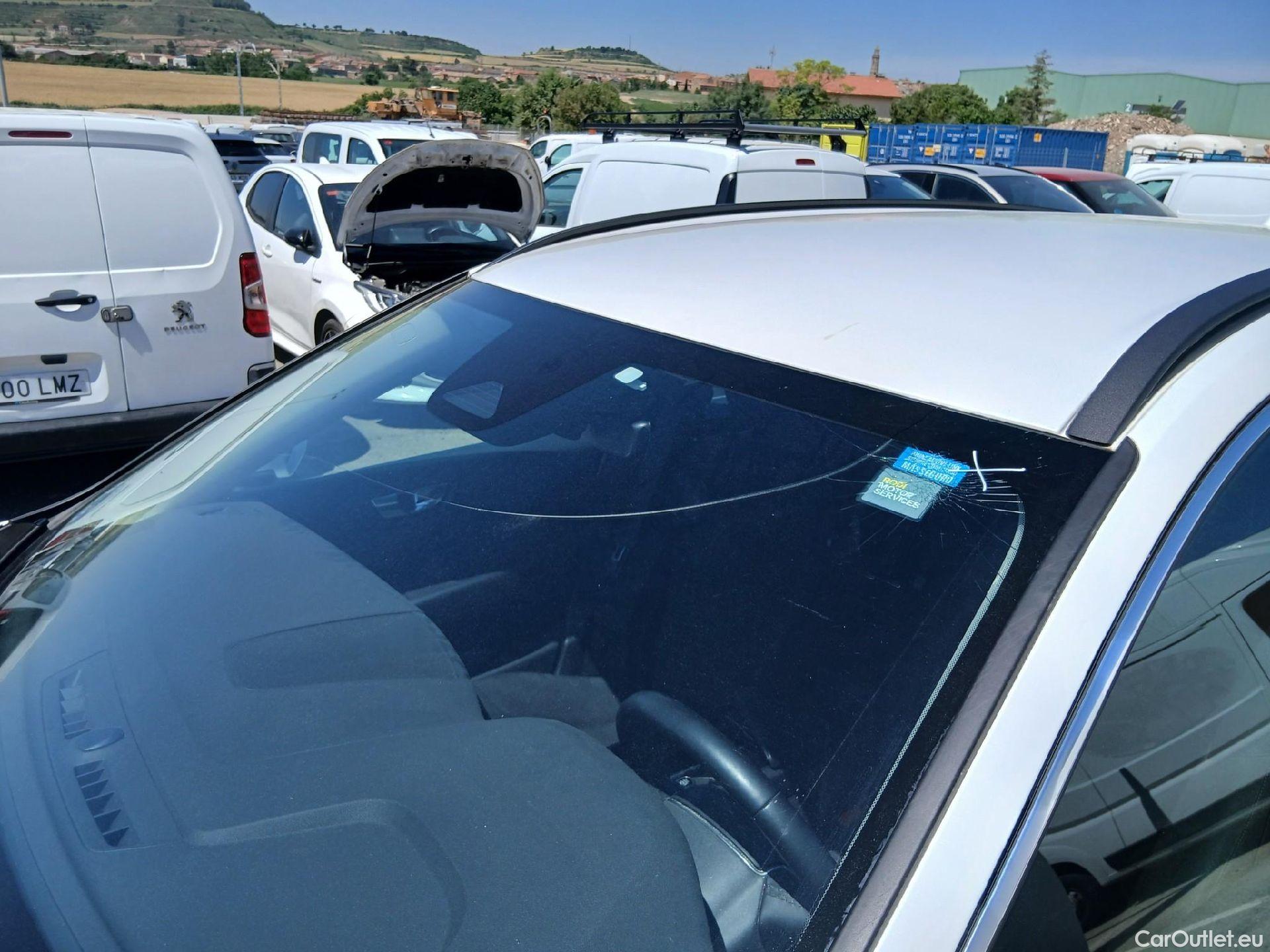  Volvo  XC60 VOLVO  / 2017 / 5P / todoterreno 2.0 B4 D Momentum Pro Auto #3