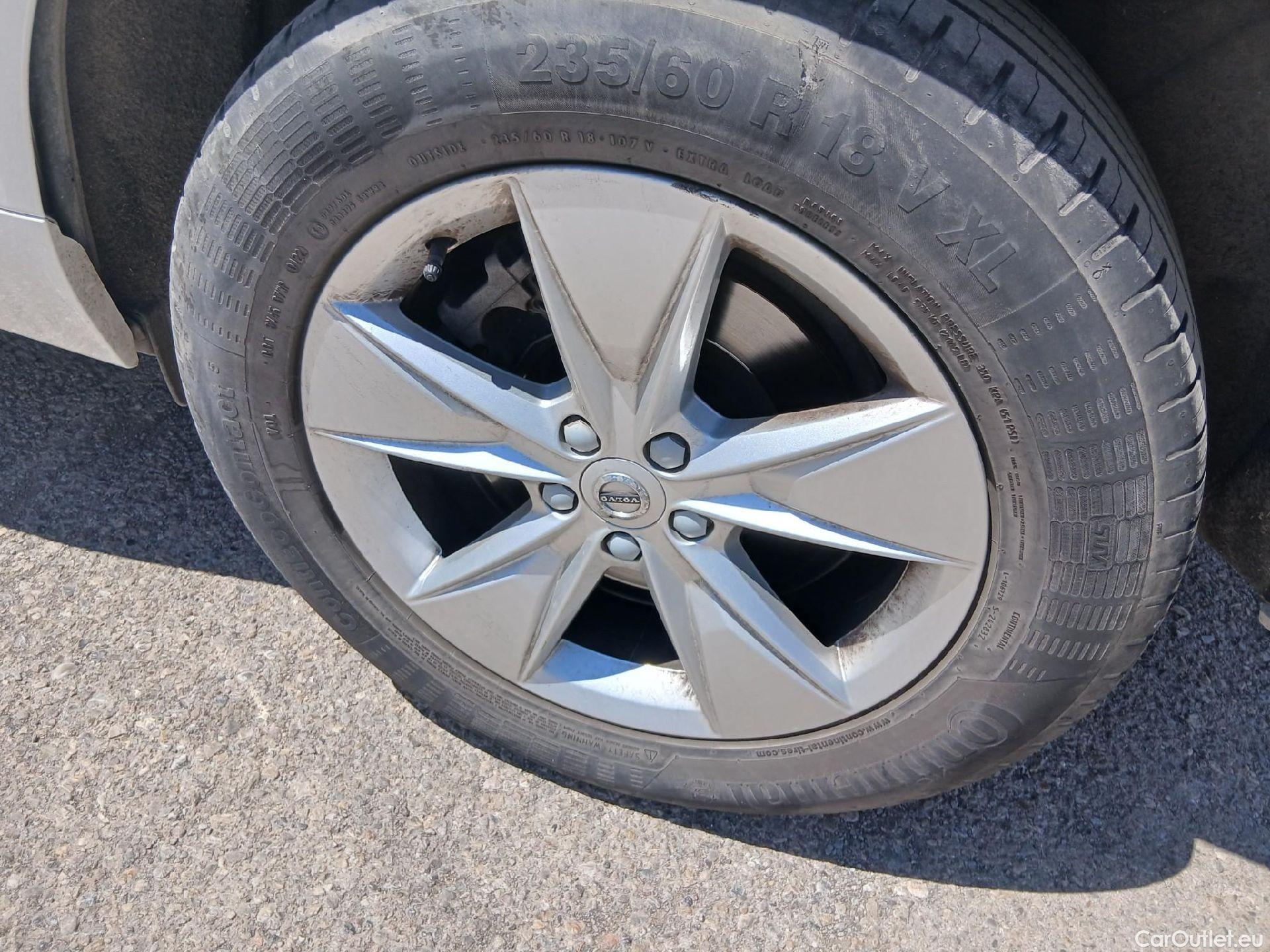  Volvo  XC60 VOLVO  / 2017 / 5P / todoterreno 2.0 B4 D Momentum Pro Auto #9