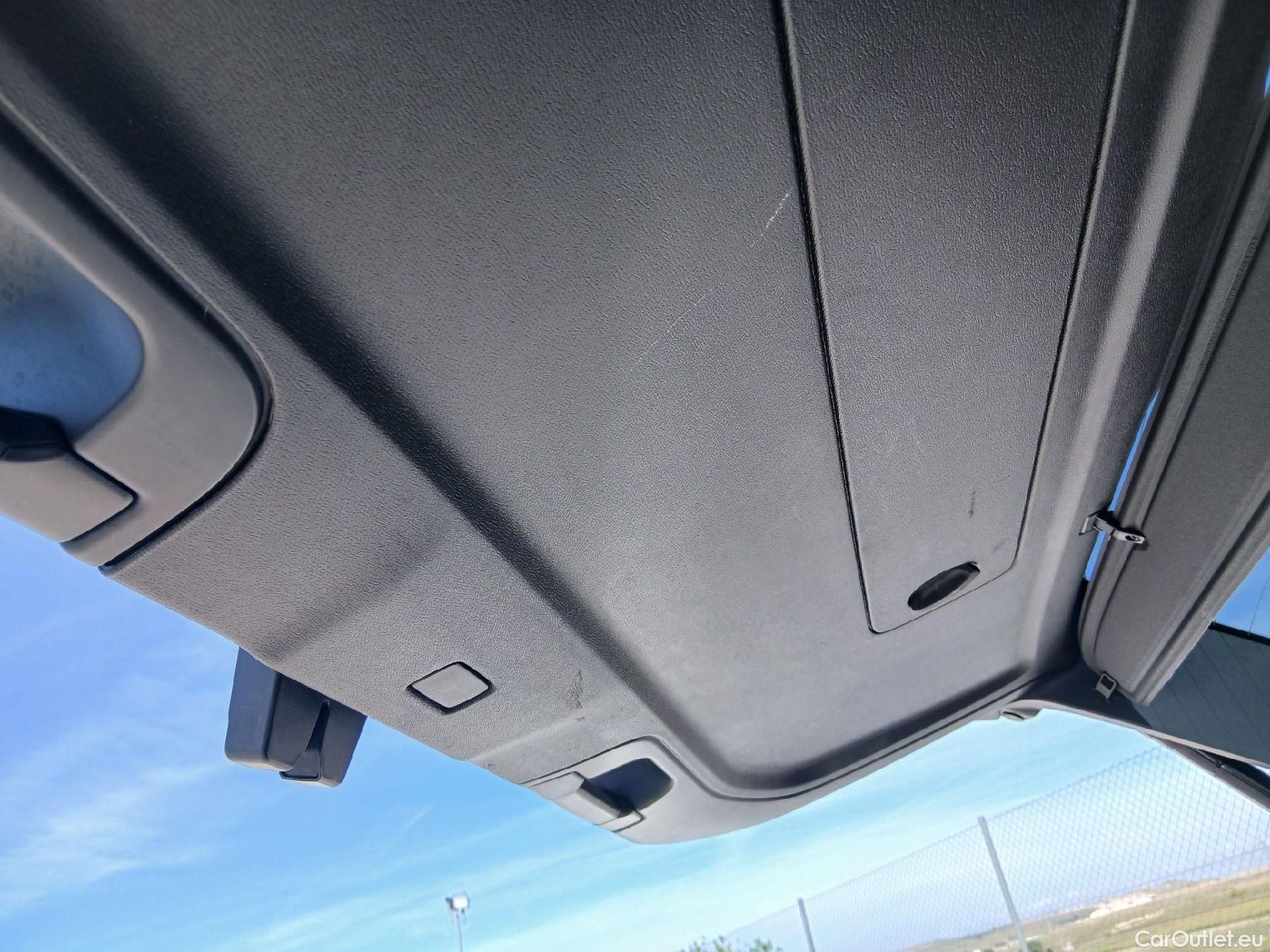  Volvo  XC60 VOLVO  / 2017 / 5P / todoterreno 2.0 B4 D Momentum Pro Auto #30