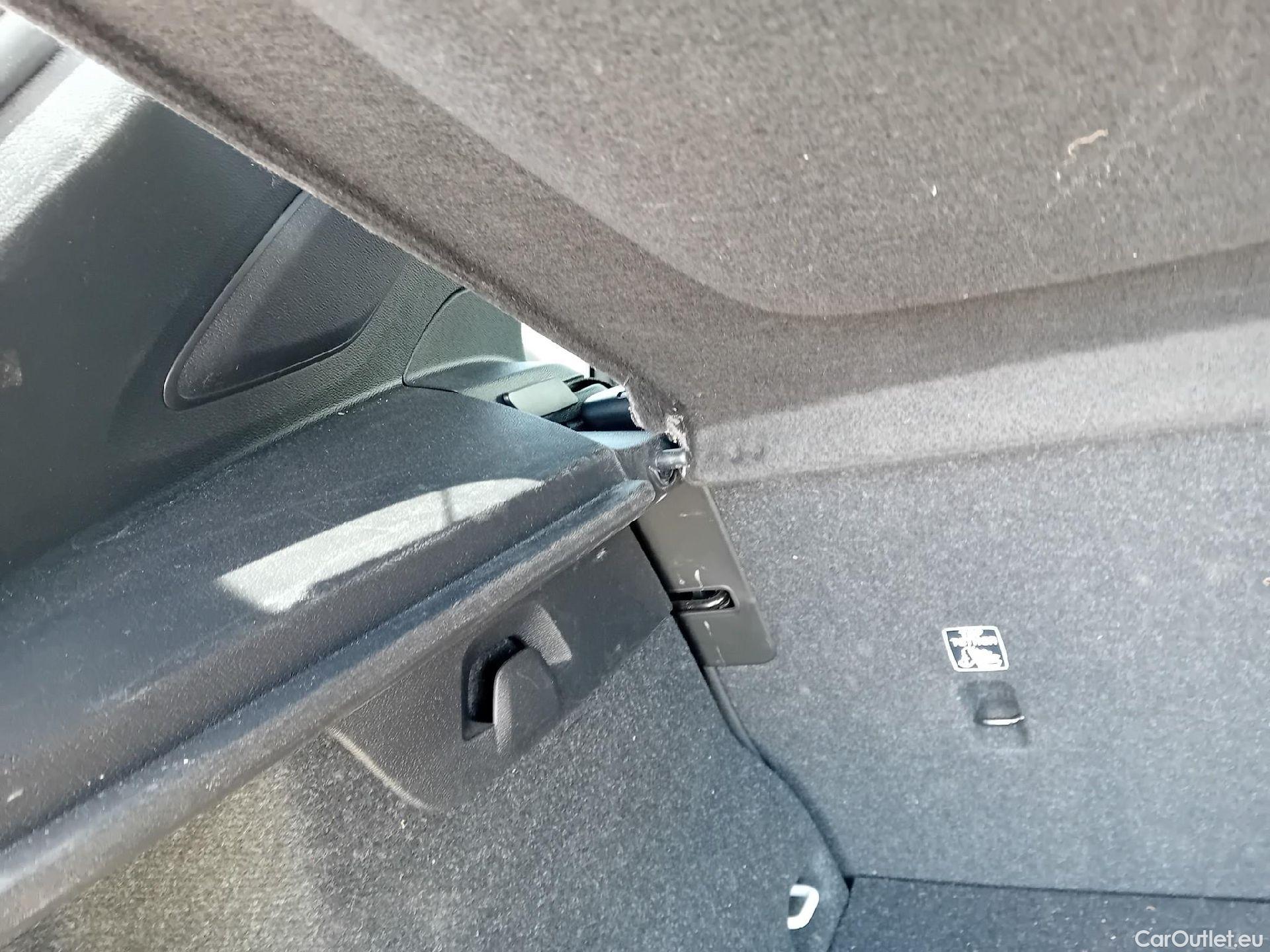  Volvo  XC 40 VOLVO XC40 / 2017 / 5P / todoterreno 2.0 B3 G R-Design Auto #25