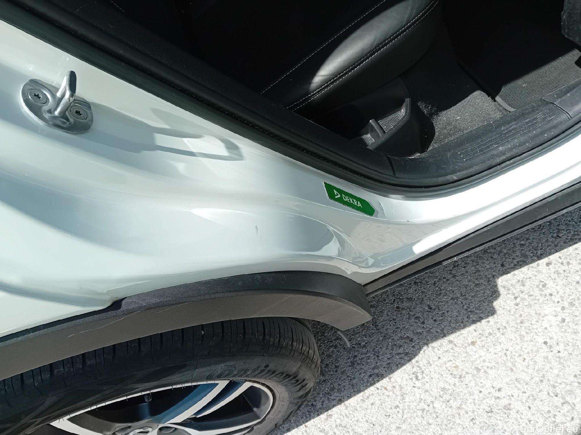  Volvo  XC 40 VOLVO XC40 / 2017 / 5P / todoterreno 2.0 B3 G R-Design Auto #3