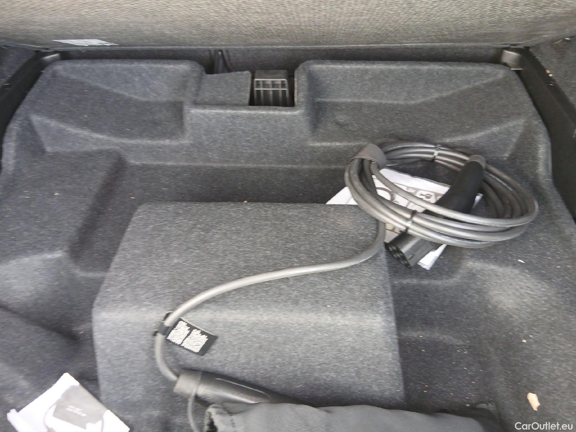  Volvo  XC 40 VOLVO XC40 todoterreno 1.5 T4 Recharge PHEV Core Auto 210 CV 10 kWh #72