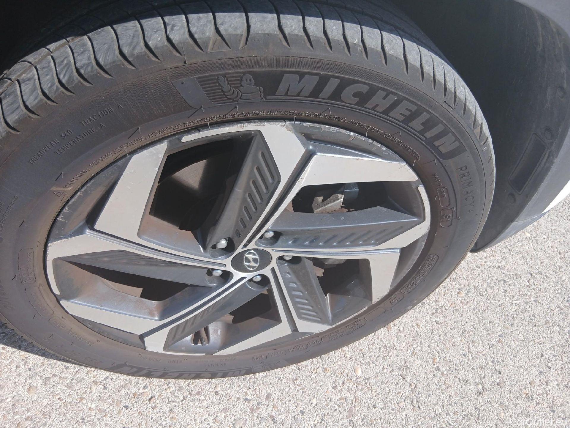  Hyundai  Tucson HYUNDAI  / 2020 / 5P / todoterreno 1.6 TGDI PHEV 195kW Tecno Sky Auto 4x4 #39