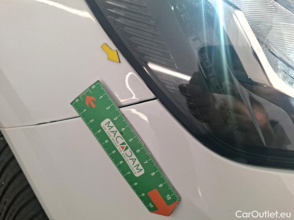  Peugeot  208 PEUGEOT  / 2023 / 5P / Berline PureTech 100 S&S Active #35