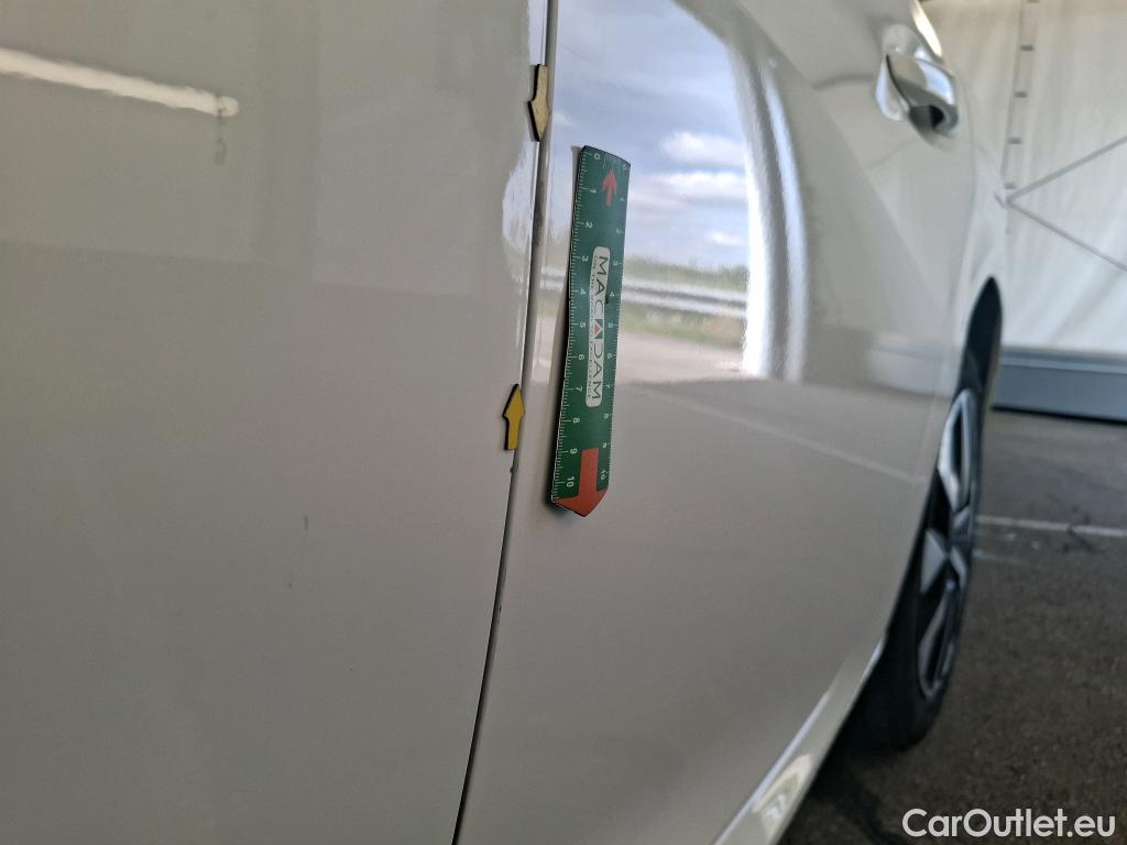  Peugeot  208 PEUGEOT  / 2023 / 5P / Berline PureTech 100 S&S Active #13