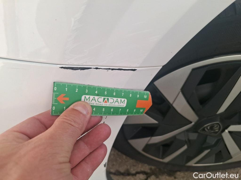  Peugeot  208 PEUGEOT  / 2023 / 5P / Berline PureTech 100 S&S Active #4